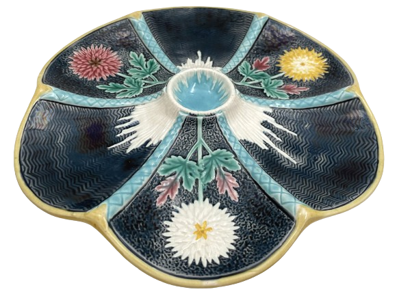 Wedgwood Majolica Pottery Chrysanthemum Oyster Plate Dish from 19th Century